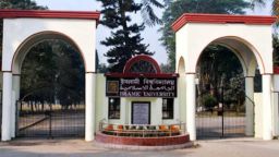 আন্দোলনকারী ছাত্রীদের পোশাক নিয়ে ইবি শিক্ষকের আপত্তিকর মন্তব্য