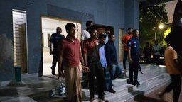 গোপালগঞ্জে যুবলীগ-ছাত্রলীগের মিছিল থেকে পুলিশের গাড়িতে হামলার ঘটনায় ১শ’ জনের বিরুদ্ধে মামলা