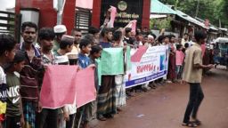 নোয়াখালীতে মাদরাসা ছাত্র হত্যার বিচার দাবিতে বিক্ষোভ ও মানববন্ধন