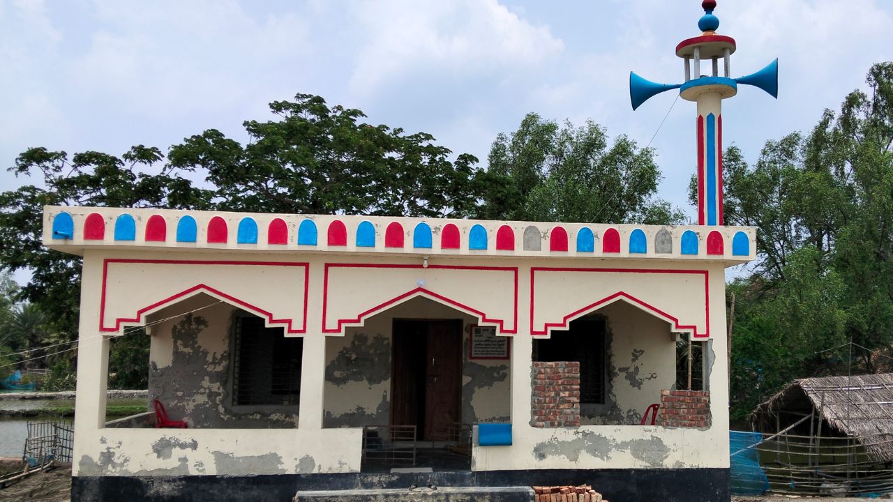 পাইকগাছায় মসজিদের টাকা আত্মসাৎ ও স্থাপনা ভাঙ্গা নিয়ে সাবেক ও বর্তমান সভাপতির বিরোধ, থানায়  অভিযোগ