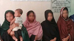 স্বর্ণের চেইন চুরির সময় ৪ নারী ছিনতাইকারী আটক