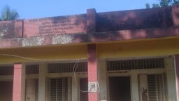 শিক্ষকের বদলীর দাবিতে কোটালীপাড়ায় টানা ২ দিন শিক্ষার্থীশূন্য বিদ্যালয়