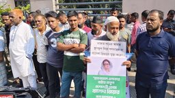 এভারকেয়ার হাসপাতালের সামনে ‘খালেদা প্রেমীদের’ ভিড়