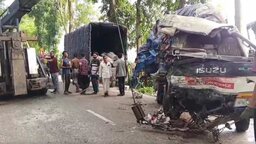 মাদারীপুরে দুই ট্রাকের মুখোমুখি সংঘর্ষে চালক নিহত, আহত ৪