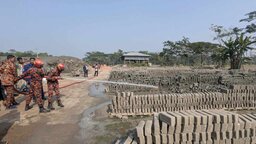 বাকেরগঞ্জে ৩ ইটভাটায় অভিযান, সাড়ে ৩ লাখ টাকা জরিমানা ও চিমনি ধ্বংস