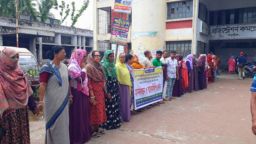 নড়াইলে নকল নবিশদের চাকরি জাতীয়করণের দাবিতে মানববন্ধন ও স্মারকলিপি প্রদান