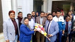 ত্রয়োদশ জাতীয় সংসদ নির্বাচন ও গণভোট উপলক্ষে কোটালীপাড়া পৌরসভা পরিদর্শন করলেন নবাগত ডিডিএলজি মো. আশ্রাফুল ইসলাম