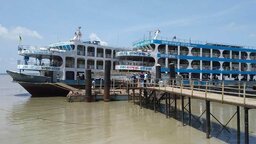 ৩ দিন পর হাতিয়ার সঙ্গে সারা দেশের নৌ-চলাচল শুরু