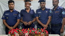 বিলাইছড়িতে বিপুল পরিমাণ চোলাই মদসহ একজন আটক