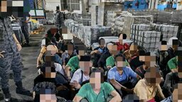 মালয়েশিয়ায় সাঁড়াশি অভিযানে ৭২ বাংলাদেশিসহ আটক ৪০২ অবৈধ অভিবাসী