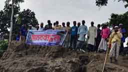 দশানী নদীর করাল গ্রাসে বিলীনের পথে রাস্তা, হুমকিতে হাজারো মানুষের জীবন-জীবিকা