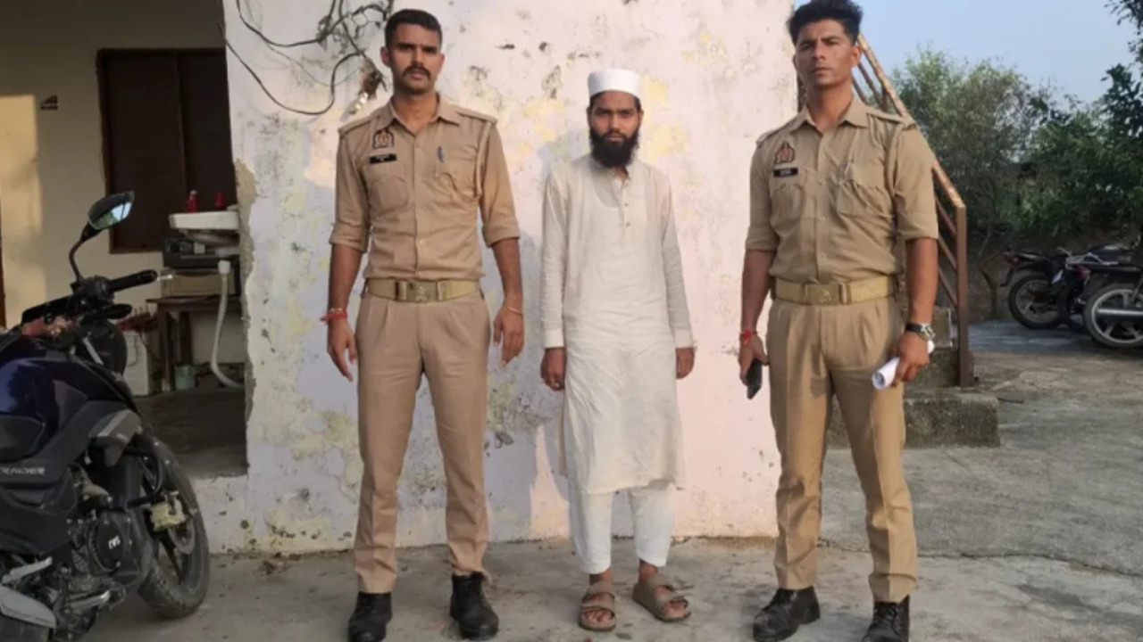 ভারতে উচ্চস্বরে আজান দেওয়ায় মুয়াজ্জিন গ্রেপ্তার, মসজিদের মাইক জব্দ