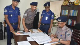 গোপালগঞ্জ জেলা কার্যালয় ও চাঞ্চল্যকর মামলার ঘটনাস্থল পরিদর্শনে পিবিআই পুলিশ সুপার