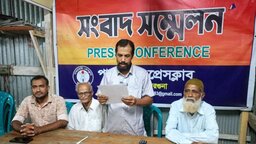 পাথরঘাটায় বন্ধকী স্বর্ণ ও নগদ টাকা নিয়ে উধাও স্বর্ণ ব্যবসায়ী, ভুক্তভোগীদের সংবাদ সম্মেলন