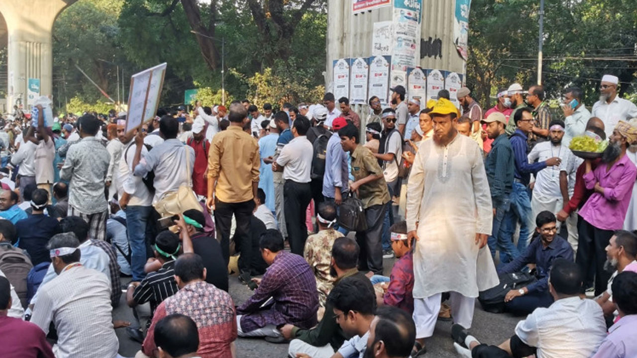 প্রাথমিক শিক্ষকদের কর্মবিরতি শুরু, ৬৫ হাজার স্কুলে ক্লাস বন্ধ