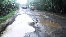 ফরিদপুর-ভাঙ্গা ৩২ কিমি সড়ক যেন মৃত্যুফাঁদ