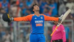 সবচেয়ে কম বলে এক হাজার রানের বিশ্ব রেকর্ড গড়লেন অভিষেক শর্মা