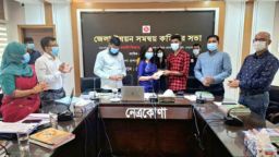 ঢাবিতে ভর্তির সুযোগ পাওয়া নেত্রকোণার চার শিক্ষার্থীকে জেলা প্রশাসনের শিক্ষা সহায়তা