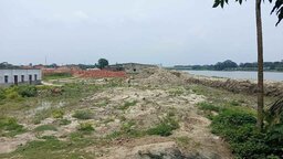 টুঙ্গিপাড়ায় রাস্তা নির্মাণে বাধা