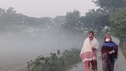 কলাপাড়ায় ঘন কুয়াশার সঙ্গে তীব্র ঠান্ডায় বিপাকে জনজীবন