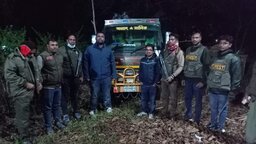 রাজারকুল ও উখিয়া রেঞ্জের যৌথ অভিযানে ডাম্পার গাড়ি জব্দ