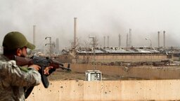 যুক্তরাষ্ট্রের হুঁশিয়ারি উপেক্ষা করে প্রধান তেল ও গ্যাসক্ষেত্রের দখল নিলো সিরীয় বাহিনী