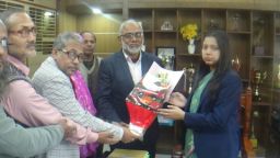 ফরিদপুর সদর উপজেলা নির্বাহী কর্মকর্তাকে ফুলের শুভেচ্ছা  প্রদান