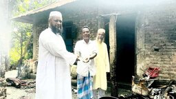 সোনাগাজীতে অগ্নিকাণ্ডে ক্ষতিগ্রস্ত পরিবারকে জেলা জামায়াত আমীরের আর্থিক সহায়তা