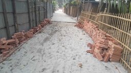 তেঁতুলিয়ায় টিআর কাজে ব্যবহার হচ্ছে নিম্নমানের ইট, মানা হচ্ছে না প্রকৌশলী নিয়ম