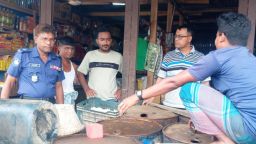 নোয়াখালীতে ৩ হাজার ডিজেল জব্দ, মুদি দোকানদার আটক