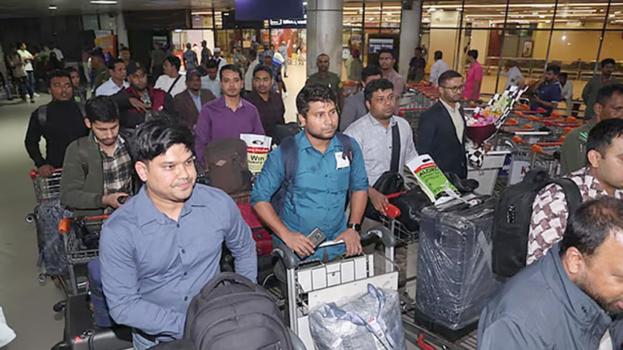 চার মাস পর দেশে ফিরলেন ‘বাংলার জয়যাত্রা’র ১৭ নাবিক