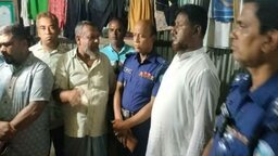 ফুলগাজী বাজারে পুলিশ ও বিএনপি নেতাদের মাদকবিরোধী যৌথ অভিযান