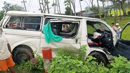 নীলফামারীতে কনে নিয়ে ফেরার পথে মাইক্রোবাস খাদে, শিশুসহ নিহত ২