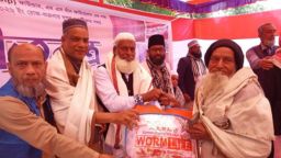 ফেনীতে সিআইপি এম শাখাওয়াত খানের উদ্যোগে  ক্যান্সার রোগীকে নগদ টাকা ও শীতবস্ত্র উপহার প্রদান