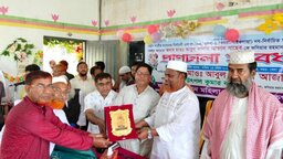 পাইকগাছা ফসিয়ার রহমান মহিলা কলেজের পক্ষ থেকে এমপি আবুল কালাম আজাদকে সংবর্ধনা