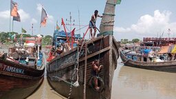 বুধবার মধ্যরাতে শেষ হচ্ছে ৫৮ দিনের মৎস্য অবরোধ, ব্যস্ত উপকূলের জেলেরা