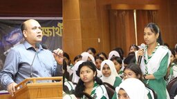 গোপালগঞ্জে জেলা প্রশাসকের ব্যতিক্রমধর্মী বিজ্ঞান সংলাপ