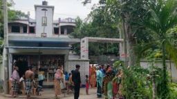 টুঙ্গিপাড়ায় জমি নিয়ে বিরোধে প্রবাসীকে কুপিয়ে জখম
