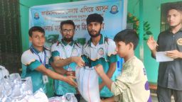 বান্দরবানের বন্যাদুর্গতদের পাশে চকবাজার ব্লাড ডোনার'স ক্লাব ও ত্রিরত্ন সংঘ: ত্রাণ বিতরণ সম্পন্ন