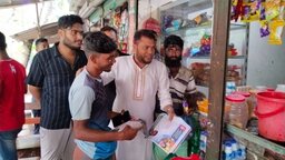 রাজাপুরে বিএনপির পক্ষে গণসংযোগ ও লিফলেট বিতরণে গোলাম আজম সৈকত