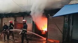 ফুলগাজী বাজারে আগুনে পুড়ে ছাই ৪টি দোকান, নিঃস্ব চার ব্যবসায়ী