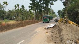 সড়কের পাশে বালুর স্তুপ, বেপরোয়া ট্রাক চাপায় সিএনজি যাত্রীর মৃত্যু