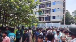 শিক্ষার্থী-এলাকাবাসীর রক্তক্ষয়ী সংঘর্ষে আতঙ্ক, ছাত্রীকে কেন্দ্র করে সহিংসতা!