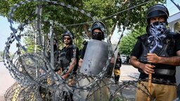 পাকিস্তানে সন্ত্রাসী হামলা, প্যারামিলিটারি-পুলিশসহ নিহত ২৩