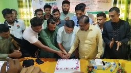 সাইবার দলের ১৪তম প্রতিষ্ঠাবার্ষিকীতে সাতক্ষীরায় কেক কাটা ও বৃক্ষরোপণ কর্মসূচি অনুষ্ঠিত