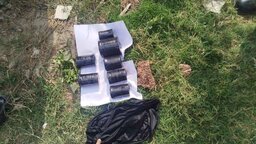 ফরিদপুরে পরিত্যক্ত বাড়ি থেকে বিস্ফোরক সদৃশ ৭টি বস্তু উদ্ধার