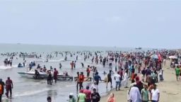 সাগরকন্যা কুয়াকাটা পর্যটকে টইটুম্বুর