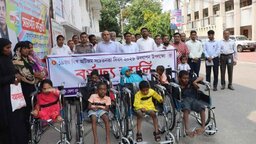 গোপালগঞ্জে বিশ্ব অটিজম সচেতনতা দিবসে ১০ প্রতিবন্ধী পেল হুইল চেয়ার