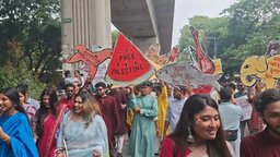 উৎসবমুখর পরিবেশে একাত্মতায় শেষ হলো ‘বৈশাখী শোভাযাত্রা’