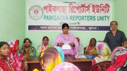 পাইকগাছায় চাঁদা না দেওয়ায় সাবেক প্যানেল মেয়রকে মারধর ও বাড়ি লুটপাট